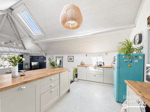 Kitchen- click for photo gallery
